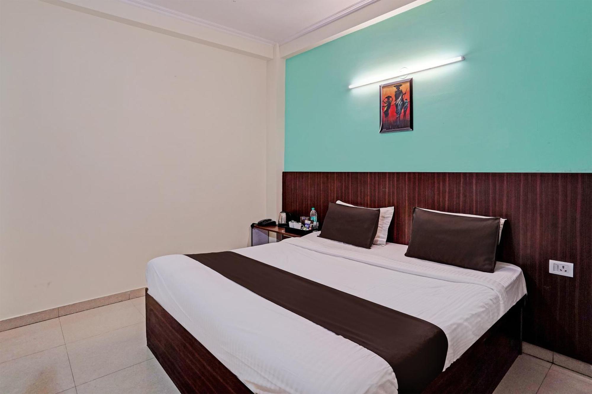 Hotel O Golden Imperial Greater Noida Exteriör bild